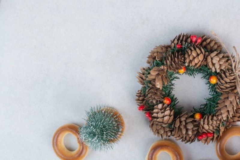 10 DIY Christmas Ornaments You Can Easily Make With Everyday Objects